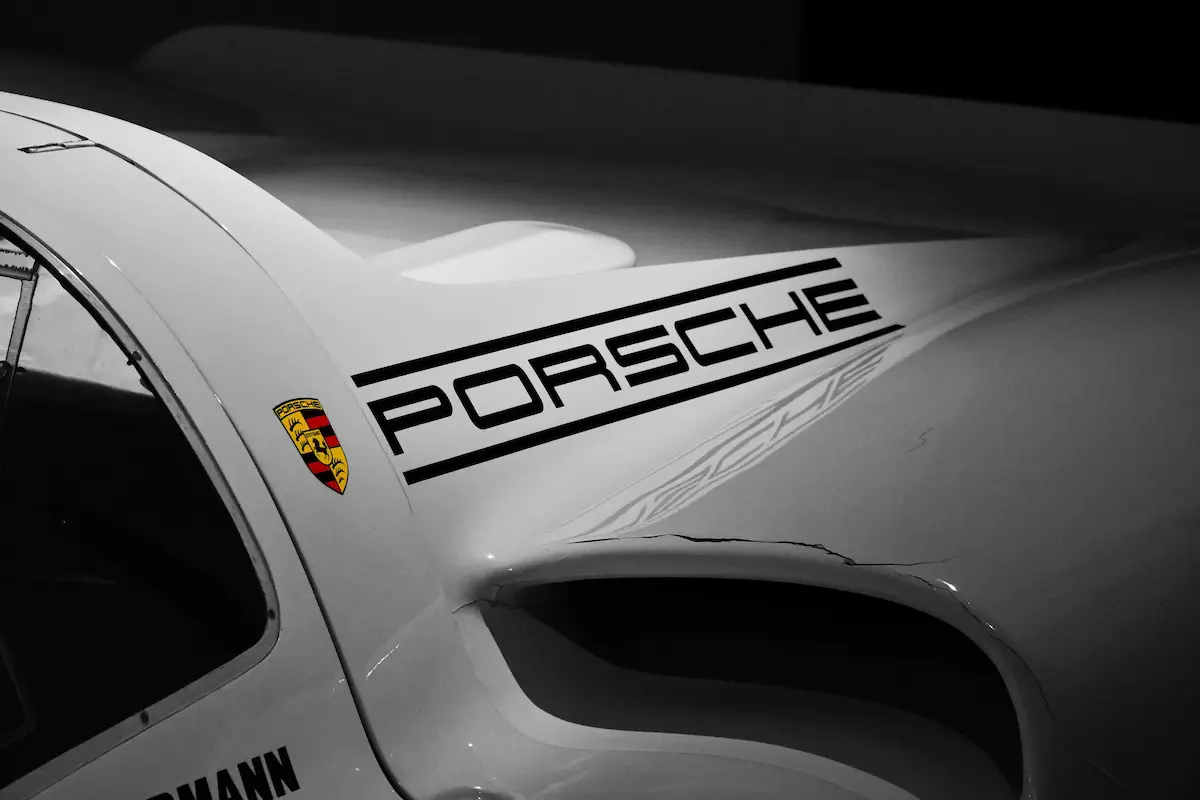 Automobile